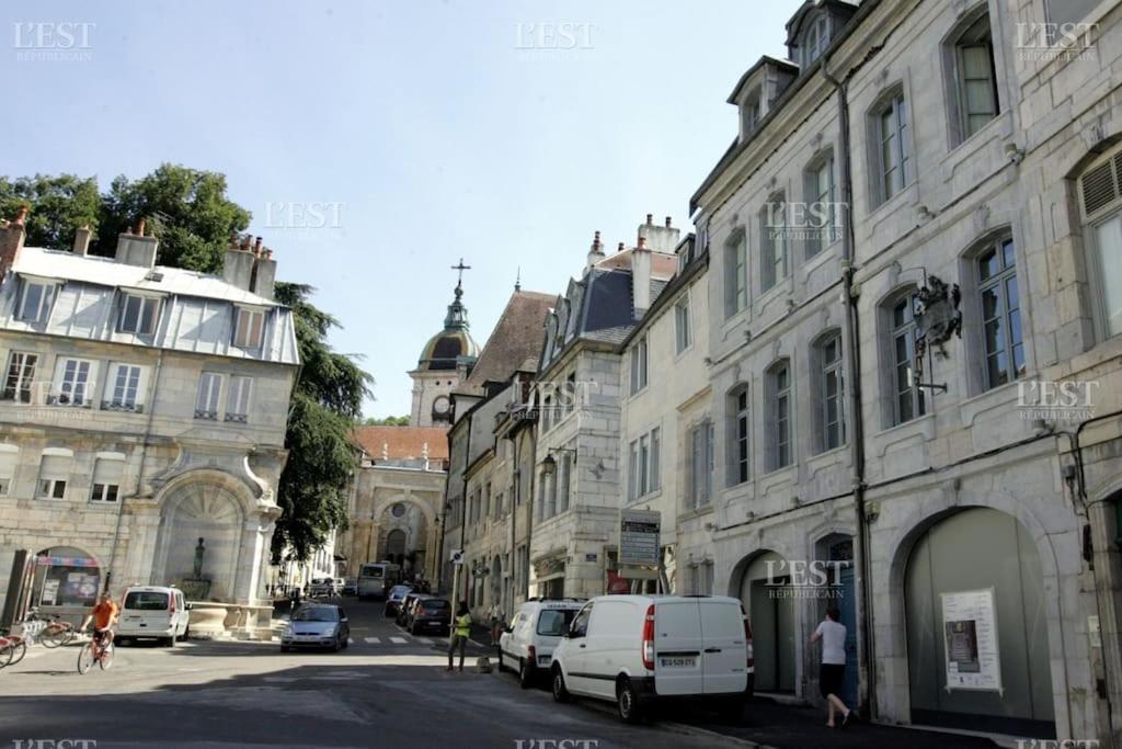 Du Voisin D'hugo Apartment