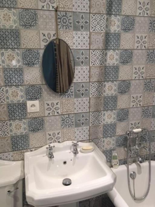 Du Voisin D'hugo Apartment *